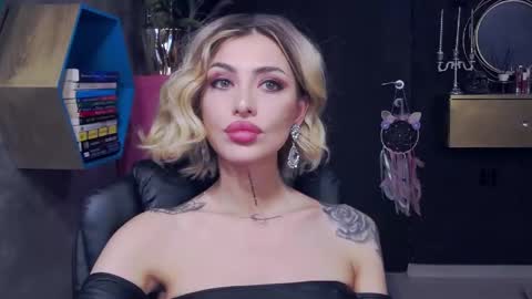 Sarah online show from December 2, 7:49 pm