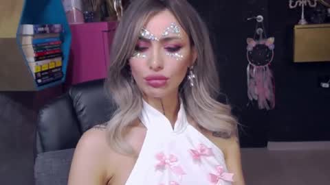 Sarah online show from December 8, 9:41 pm