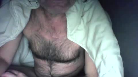 Snapshot of feyo123 chatting on December 20, 5:51 pm Beachmancan online show from December 20, 5:51 pm