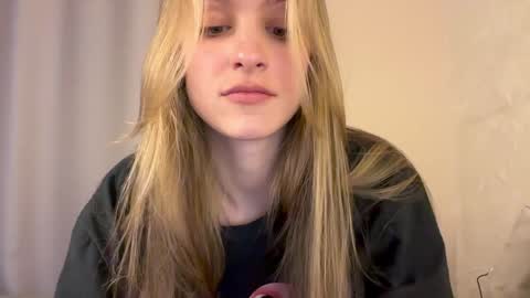 Snapshot of fflloowweerr chatting on December 6, 8:59 am Lisa online show from December 6, 8:59 am