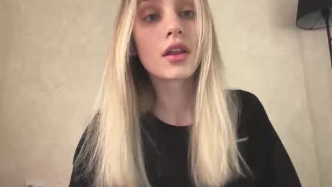 Snapshot of fflloowweerr chatting on January 11, 9:47 am Lisa online show from January 11, 9:47 am