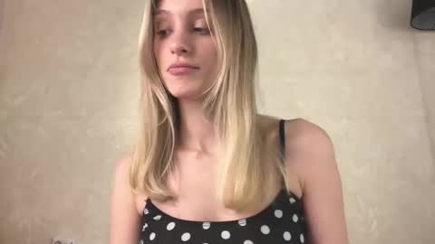 Snapshot of fflloowweerr chatting on January 12, 1:49 pm Lisa online show from January 12, 1:49 pm