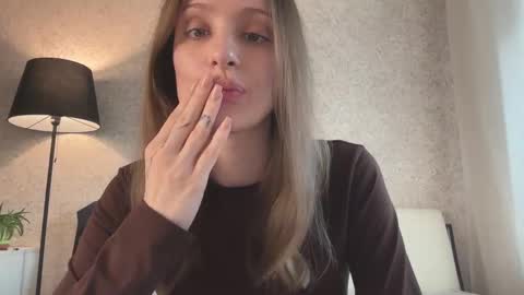 Snapshot of fflloowweerr chatting on February 11, 7:57 am Lisa online show from February 11, 7:57 am