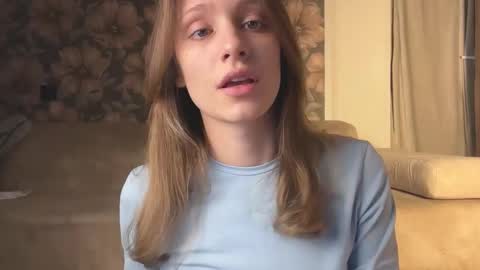 Snapshot of fflloowweerr chatting on February 15, 8:13 am Lisa online show from February 15, 8:13 am