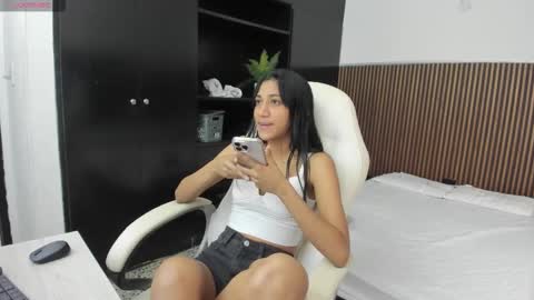 Snapshot of ffreyja_ chatting on November 6, 6:09 pm Freyja online show from November 6, 6:09 pm