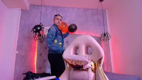   online show from October 31, 12:17 pm