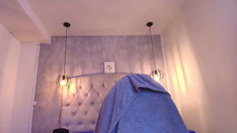   online show from November 21, 12:04 pm