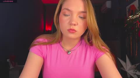 Snapshot of fififlower chatting on May 15, 5:20 pm Rebecca online show from May 15, 5:20 pm