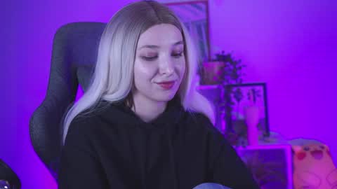 Snapshot of filipinaadams chatting on December 21, 2:37 pm cap and Lana online show from December 21, 2:37 pm