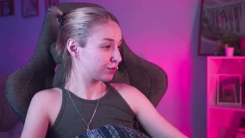 Snapshot of filipinaadams chatting on February 23, 5:01 am cap and Lana online show from February 23, 5:01 am