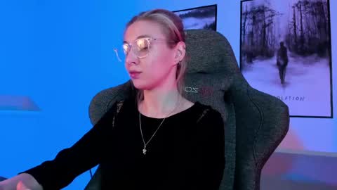 Snapshot of filipinaadams chatting on March 6, 5:46 am cap and Lana online show from March 6, 5:46 am