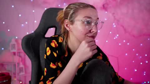 Snapshot of filipinaadams chatting on March 8, 8:22 am cap and Lana online show from March 8, 8:22 am