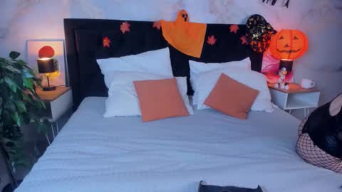 Honey Ill be waiting for you Tue Wed Thu Fri Sat Sun 10am-5pm online show from November 9, 3:05 am