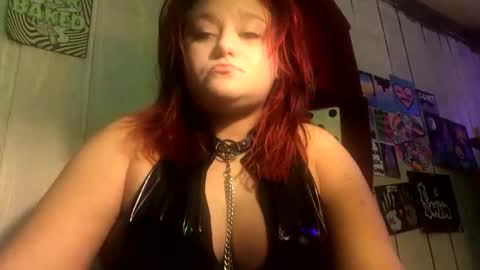 Snapshot of findommefoxi chatting on December 28, 3:37 am findommefoxi online show from December 28, 3:37 am