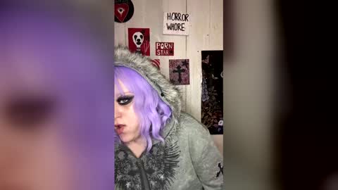 Snapshot of findommefoxi chatting on March 2, 12:57 am findommefoxi online show from March 2, 12:57 am