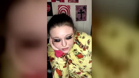 Snapshot of findommefoxi chatting on March 3, 7:47 am findommefoxi online show from March 3, 7:47 am