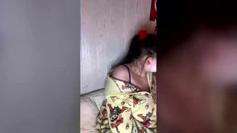 Snapshot of findommefoxi chatting on April 5, 6:54 am findommefoxi online show from April 5, 6:54 am