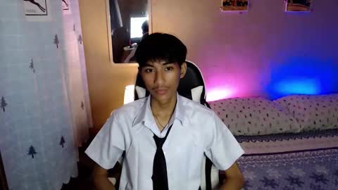 fineboii_rey18 online show from September 22, 12:40 pm