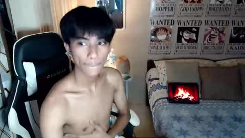 fineboii_rey18 online show from May 5, 3:09 pm