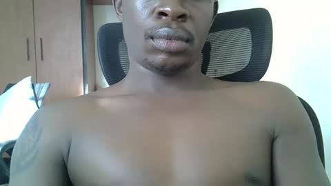 Snapshot of fineebony chatting on May 6, 4:41 am HOT AND SWEET online show from May 6, 4:41 am