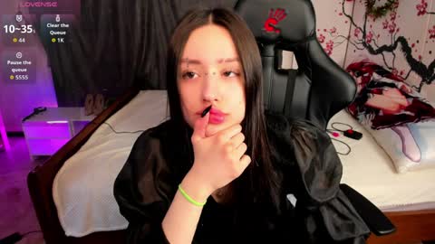 Snapshot of finelya chatting on March 29, 6:57 am Hey I am Diana HELP ME TO RICH 100 THUMBS UP online show from March 29, 6:57 am