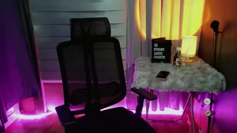 Snapshot of finestgodes_aki chatting on February 8, 2:09 pm finestgodes_aki online show from February 8, 2:09 pm