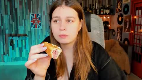 fiora online show from January 18, 7:01 am