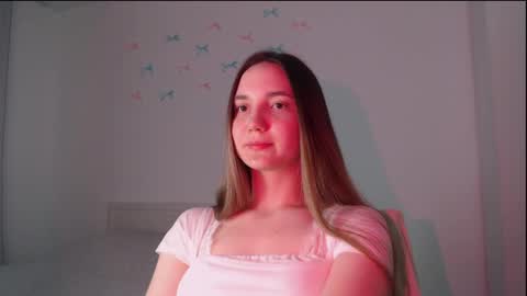 fireflies_fly_ online show from April 24, 7:49 pm