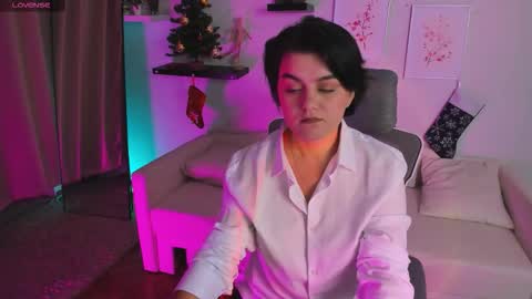 Snapshot of fisher_sofia chatting on December 16, 7:24 am SOFIA online show from December 16, 7:24 am
