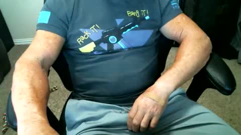 fitguy40 online show from March 1, 9:50 pm