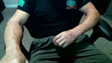 Snapshot of fitguy40 chatting on April 26, 3:37 am fitguy40 online show from April 26, 3:37 am