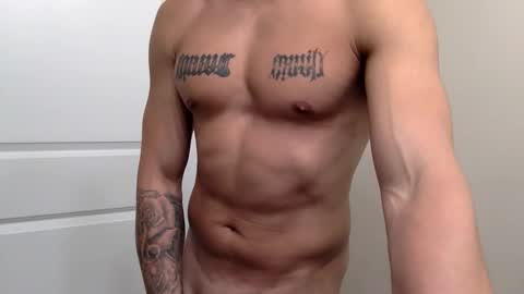 Snapshot of fithornyandtatted chatting on March 24, 8:58 pm fithornyandtatted online show from March 24, 8:58 pm