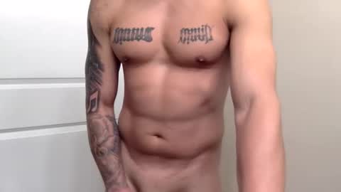 Snapshot of fithornyandtatted chatting on April 27, 10:30 pm fithornyandtatted online show from April 27, 10:30 pm