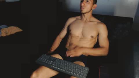 Snapshot of fitnescalientes chatting on January 10, 2:35 am fitnescalientes online show from January 10, 2:35 am