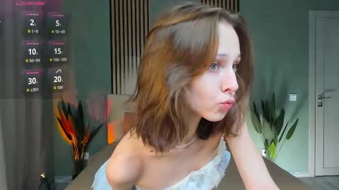 im Linda please give me thumbs up online show from October 29, 3:09 am