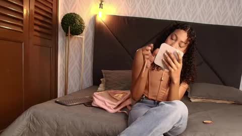 Flavia online show from November 11, 7:36 pm