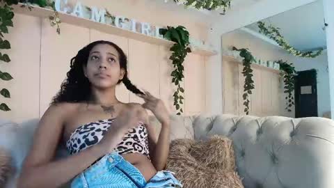 Snapshot of flavia_cruz chatting on June 4, 12:22 pm Flavia online show from June 4, 12:22 pm