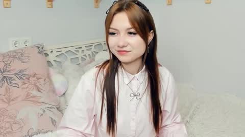 Cheryl 3 online show from October 18, 11:33 am