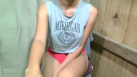 Snapshot of flirty_foxangel chatting on February 4, 10:13 pm Angel online show from February 4, 10:13 pm