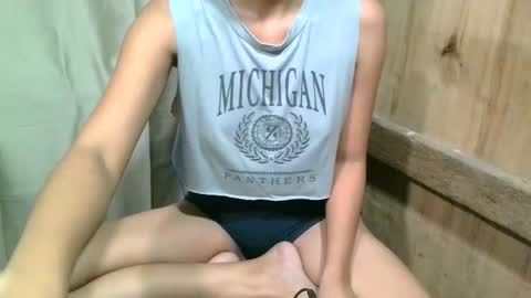 Snapshot of flirty_foxangel chatting on February 19, 5:27 pm Angel online show from February 19, 5:27 pm