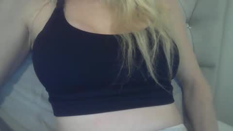 Snapshot of flirtybabe26 chatting on October 13, 12:21 am flirtybabe26 online show from October 13, 12:21 am