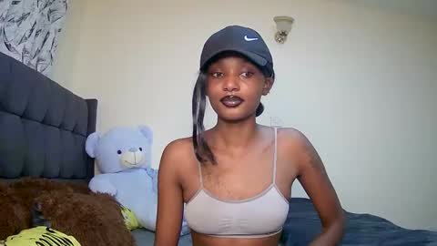 Snapshot of flirtyy_sheery chatting on December 13, 3:38 am sheery online show from December 13, 3:38 am