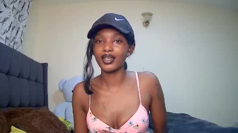 Snapshot of flirtyy_sheery chatting on December 14, 3:07 am sheery online show from December 14, 3:07 am