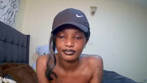 Snapshot of flirtyy_sheery chatting on December 14, 6:13 am sheery online show from December 14, 6:13 am