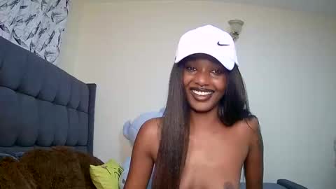 Snapshot of flirtyy_sheery chatting on December 20, 3:53 pm sheery online show from December 20, 3:53 pm