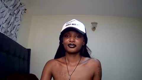 Snapshot of flirtyy_sheery chatting on January 5, 1:04 pm sheery online show from January 5, 1:04 pm