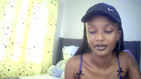 Snapshot of flirtyy_sheery chatting on October 3, 5:48 am sheery online show from October 3, 5:48 am