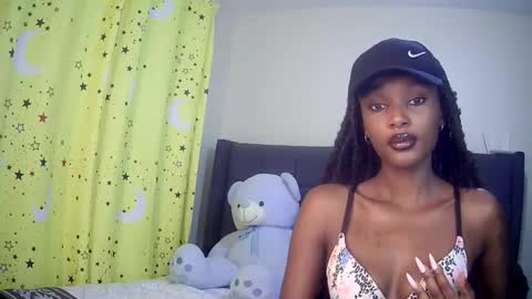 Snapshot of flirtyy_sheery chatting on October 6, 2:53 am sheery online show from October 6, 2:53 am