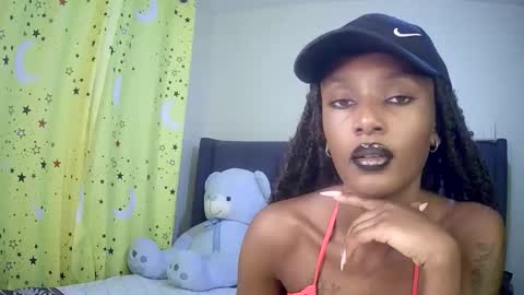 Snapshot of flirtyy_sheery chatting on October 19, 4:02 am sheery online show from October 19, 4:02 am