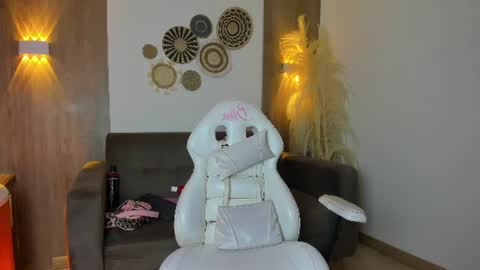 Snapshot of flor_pink chatting on July 9, 4:16 am Flor online show from July 9, 4:16 am